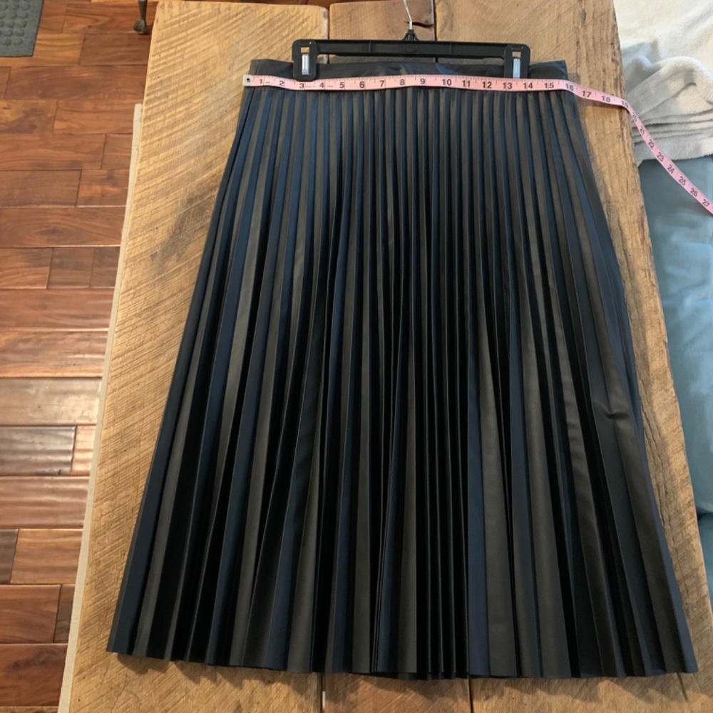 Rachel Zoe black faux leather pleated midi skirt, size M - Picture 6 of 8